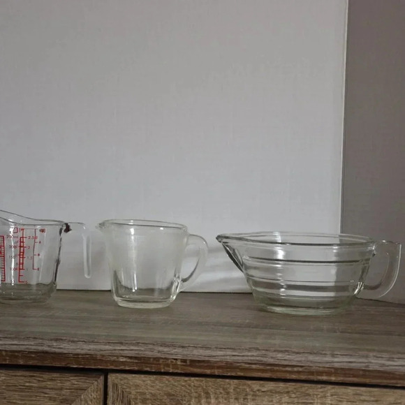 Trio  of Vintage Measuring cups - Picture 6 of 16